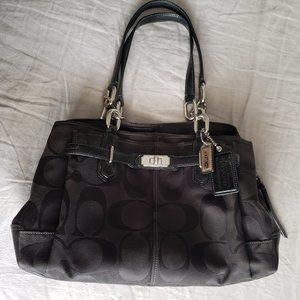 Coach Chelsea Signature Jayden Carryall - Black